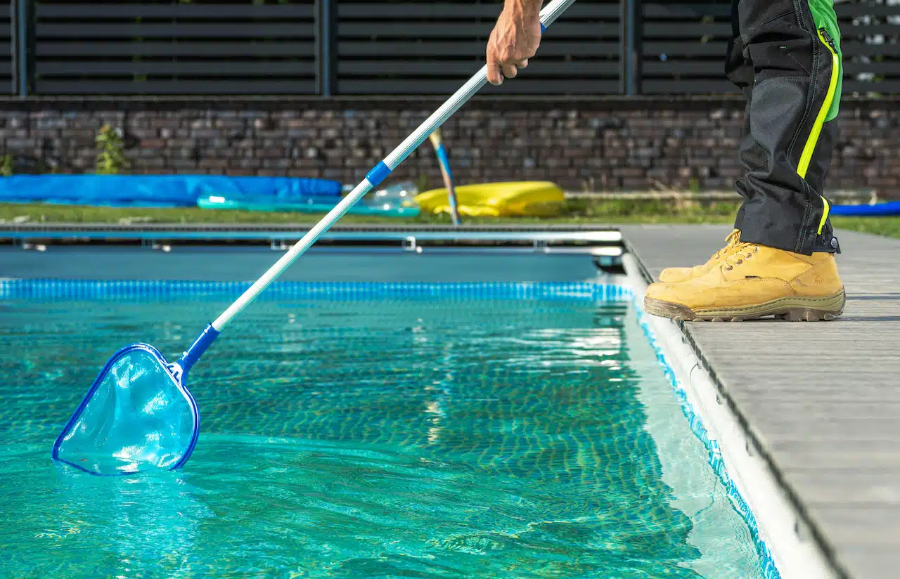 Blog 7 cleaning green pool water