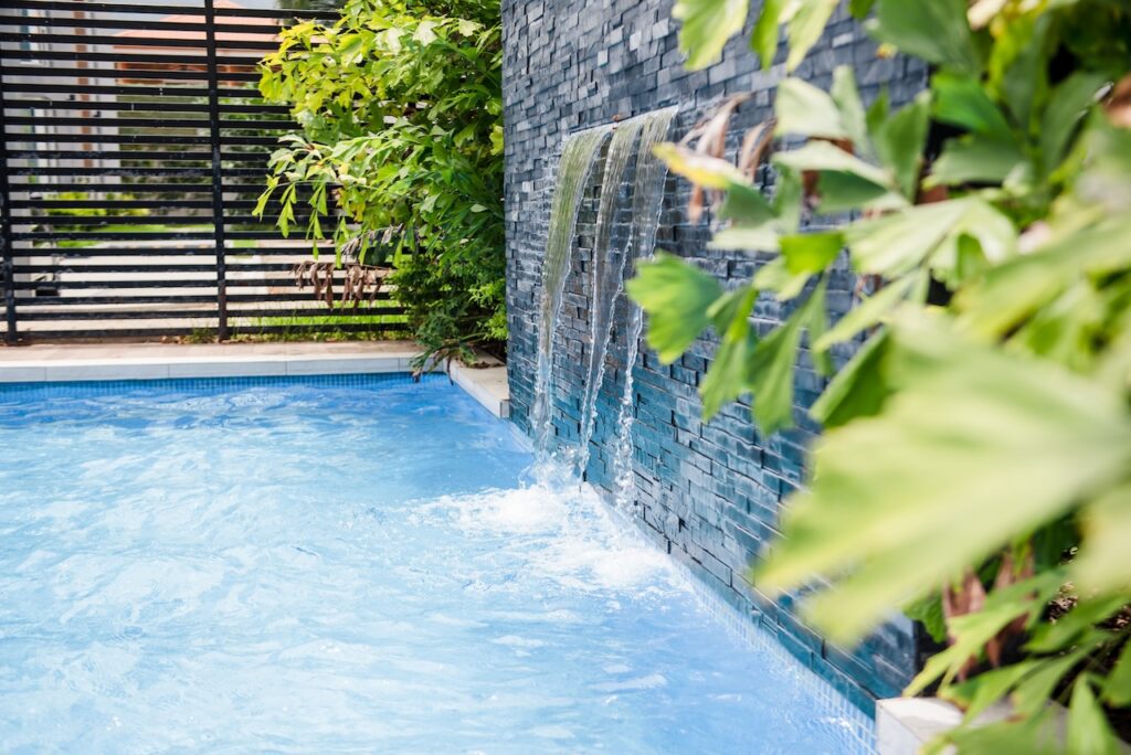 pool water features