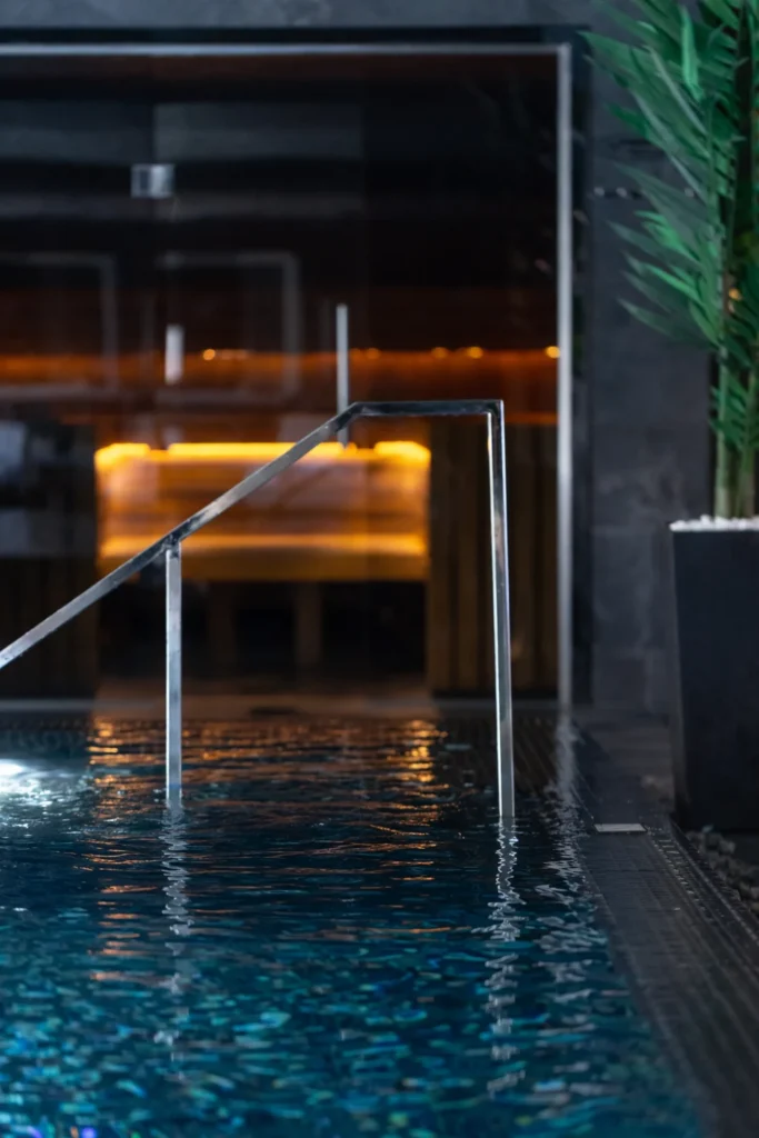 How to Choose the Best Pool Company in Temecula (2026 Guide) 1 Luxury swimming pool design with lounge area showcasing professional pool construction quality in Temecula